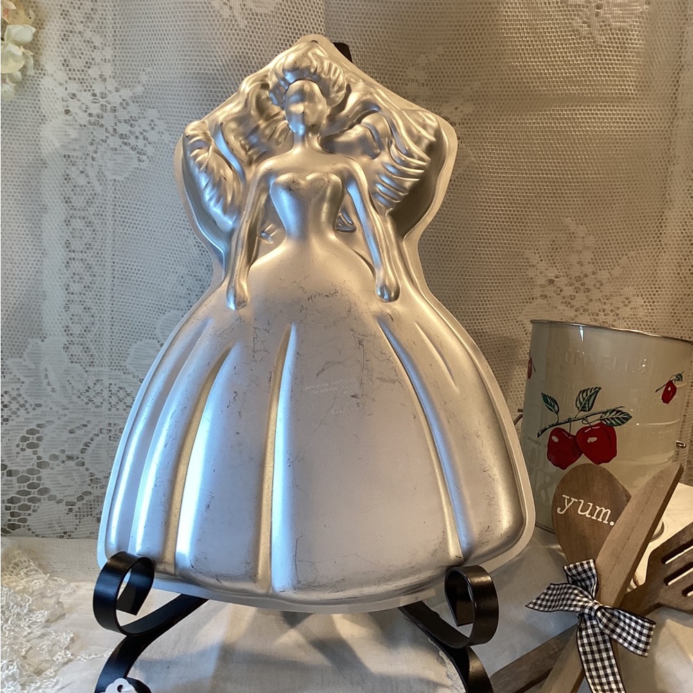 Barbie Cake Pan Wilton Baking Vtg 1992  Aluminum  2105-2551